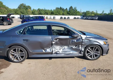 2017 Volkswagen Passat 1.8T R-Line z USA, uszkodzony, nr VIN 1VWDT7A32HC069757